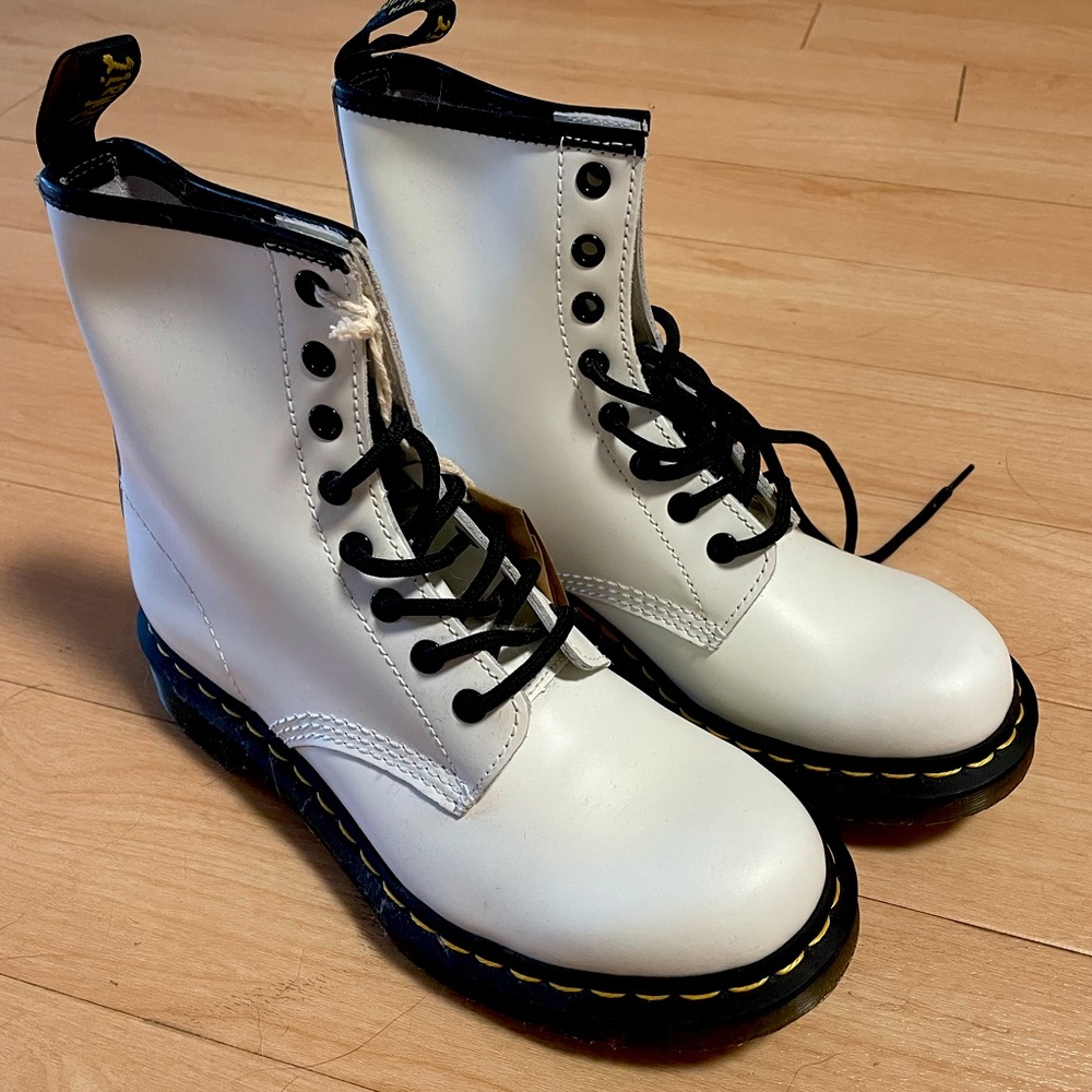 Women’s Dr Martens AirWair